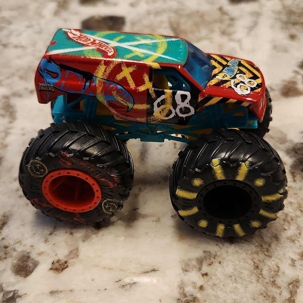 Hotwheels Mattel 68 truck 4x4 monster Truck 1:64 scale street graffiti dicast